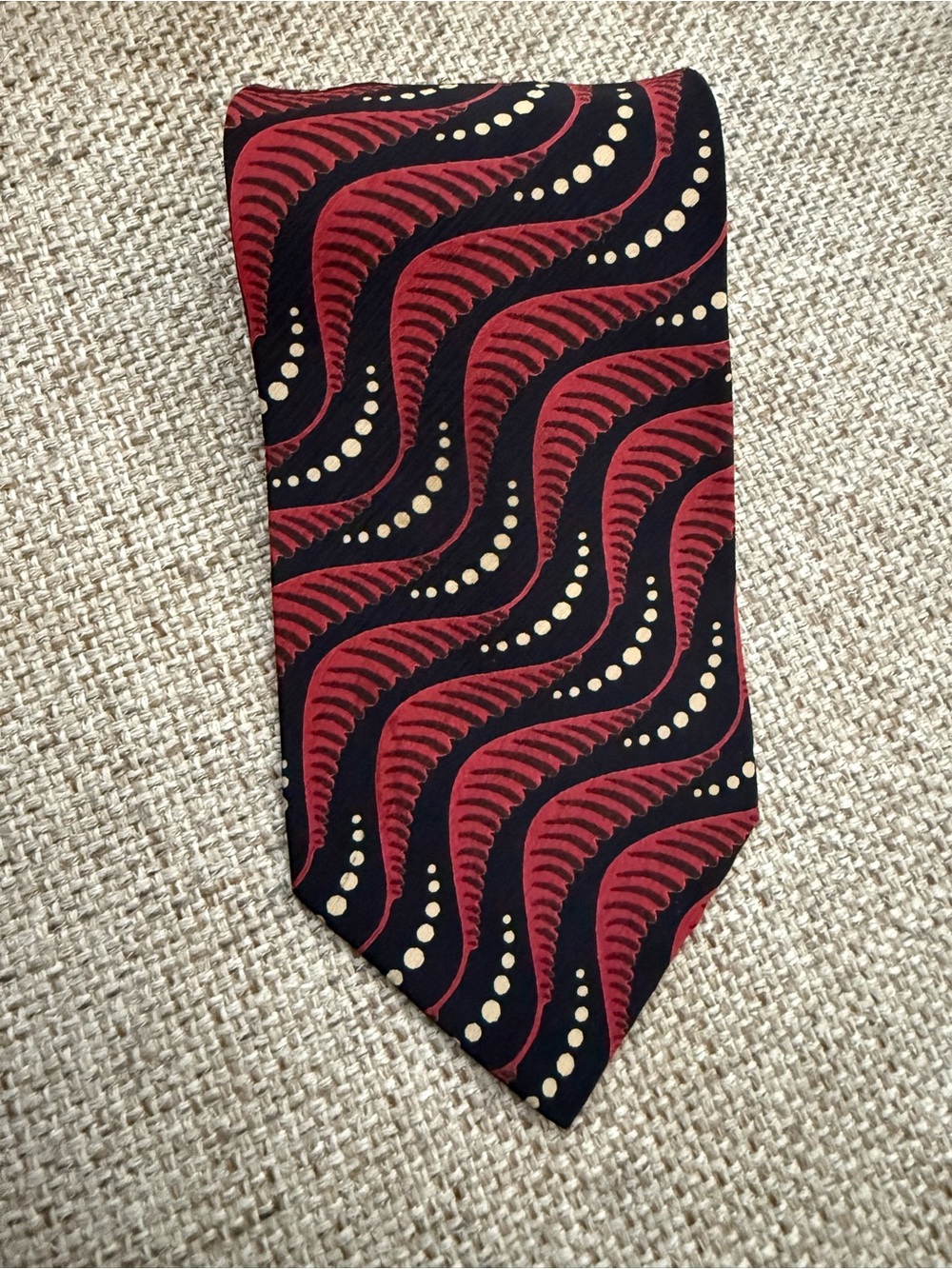 Giorgio Armani Cravatte Black Feather Pattern Silk Tie | Burgundy Cream Detail
